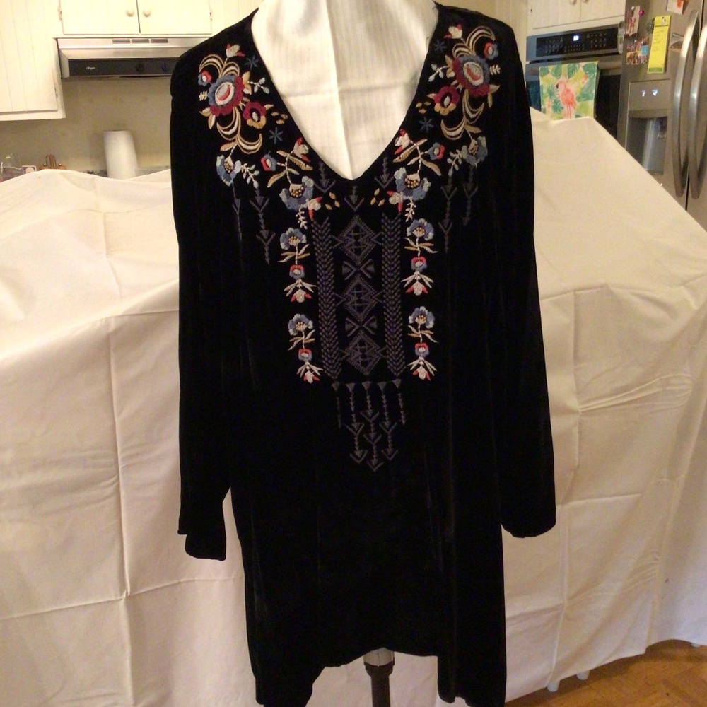 Johnny Was Embroidered Velvet top, Size XXL